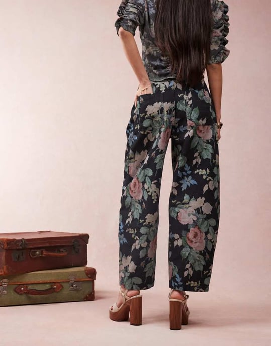 ASOS DESIGN byxor med tunn nederdel i svart blommönster - Image 3