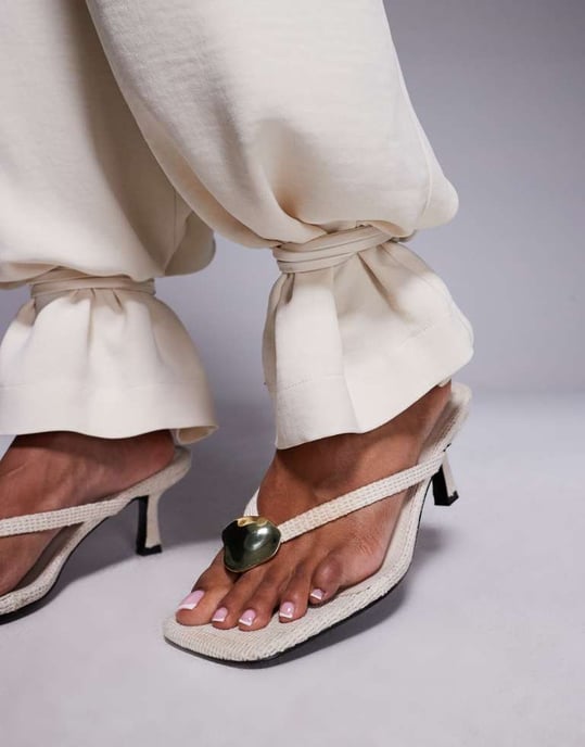 ASOS X THE SOURCED COLLECTION tygblandning slips byxor med ankellängd i ecru - Image 2