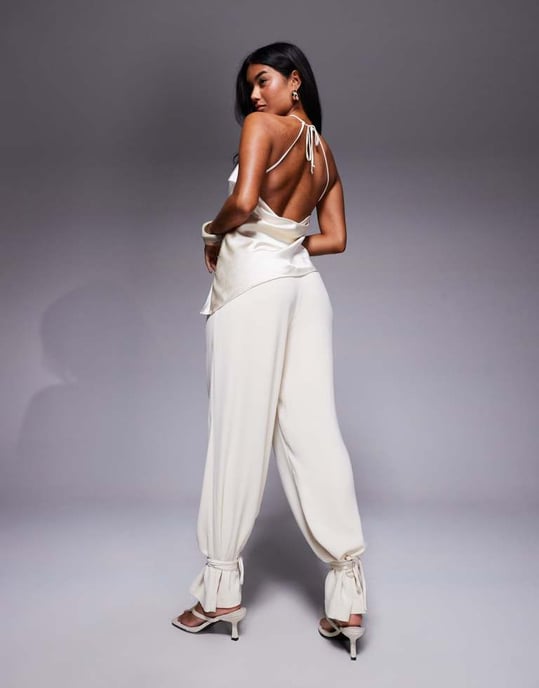 ASOS X THE SOURCED COLLECTION tygblandning slips byxor med ankellängd i ecru - Image 4