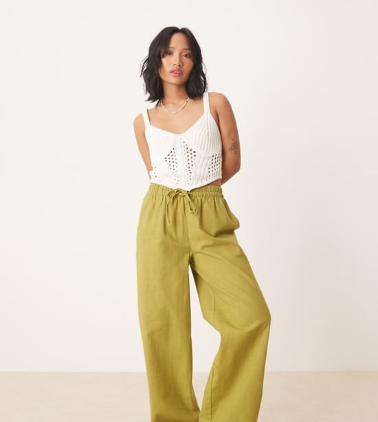 ASOS DESIGN Petite linneutseende byxor med resår i olivgrön - Image 1