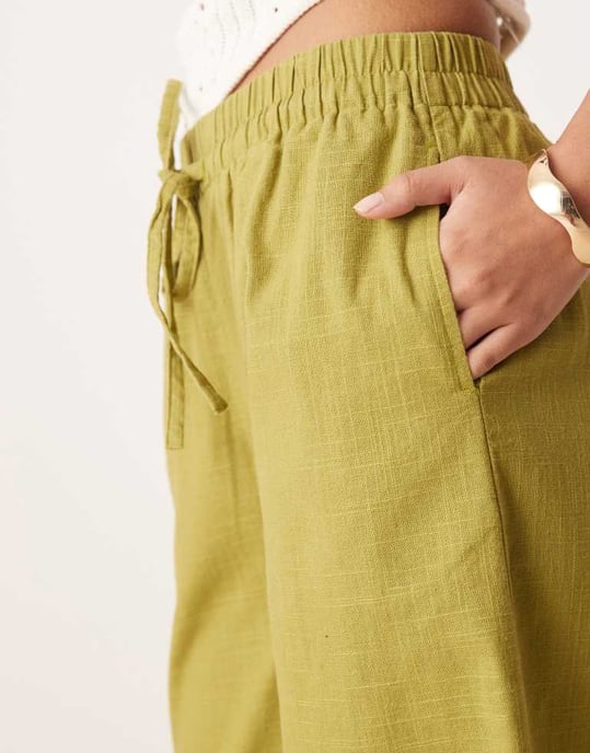 ASOS DESIGN Petite linneutseende byxor med resår i olivgrön - Image 3