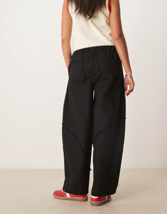 ASOS DESIGN linneblandning dra-på-barrelbyxor med rå sömdetalj i svart - Image 4