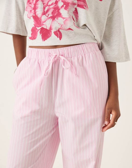 Gina Tricot bomullspoplin avslappnade byxor i rosa rand - Image 2