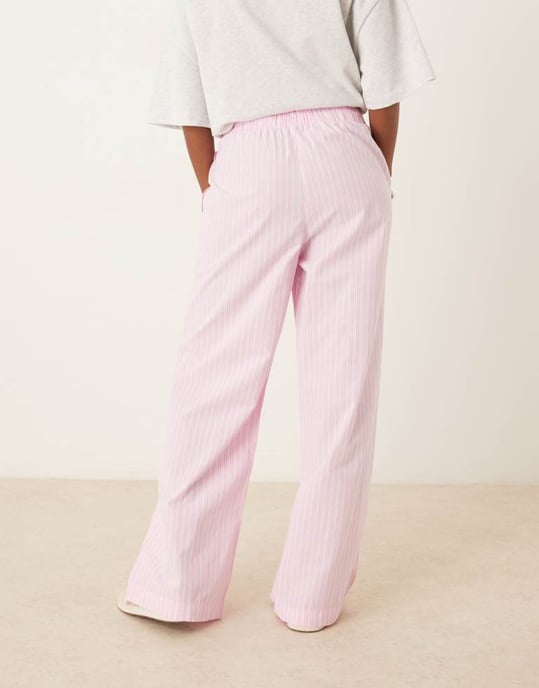 Gina Tricot bomullspoplin avslappnade byxor i rosa rand - Image 3