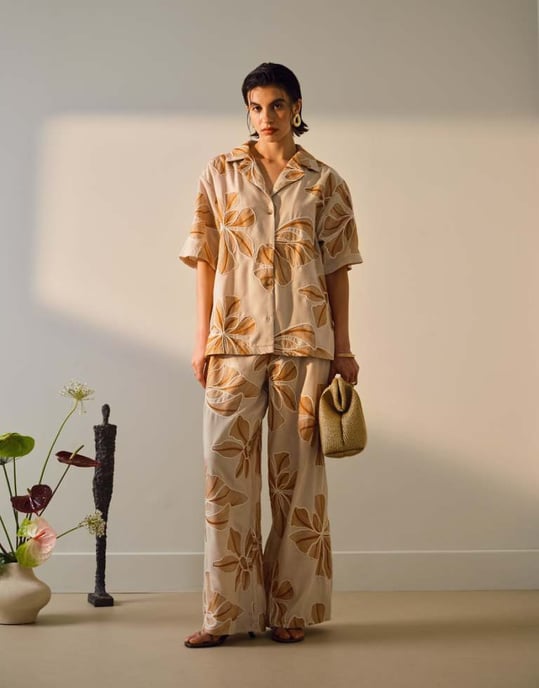 Topshop koord låga linne byxa med sömdetaljer i blommönster i brunt - Image 1