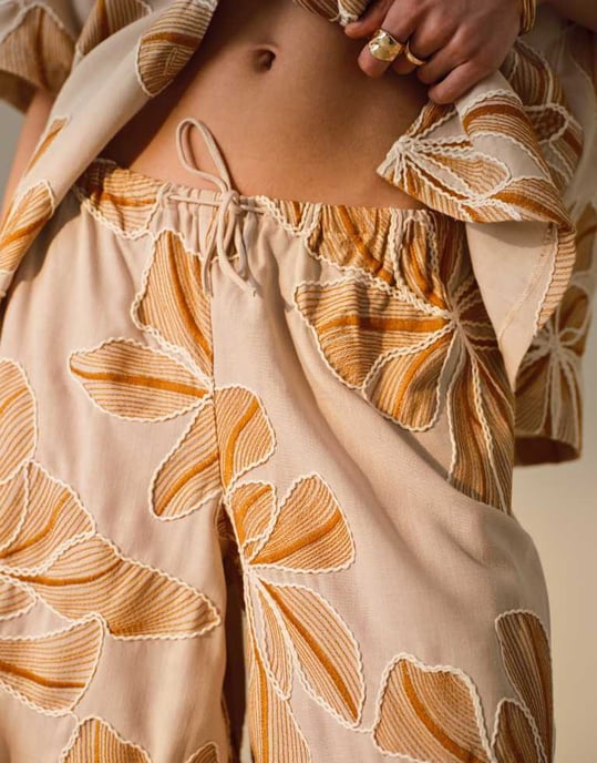 Topshop koord låga linne byxa med sömdetaljer i blommönster i brunt - Image 3