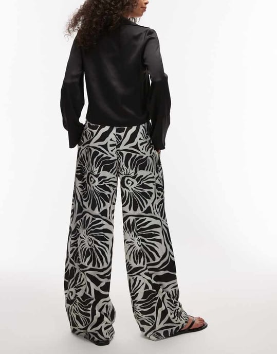Topshop mono abstrakt skalskrift satin drawcord byxor i grått - Image 4