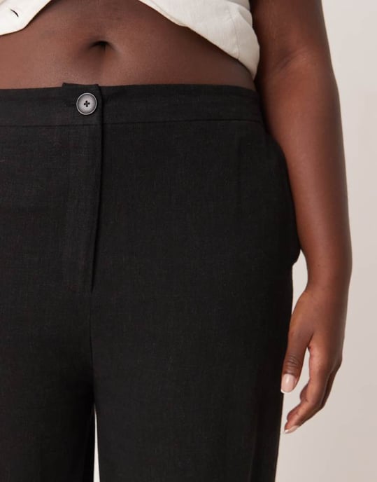 ASOS DESIGN Curve relaxed straight leg trousers with linen in black - Image 4