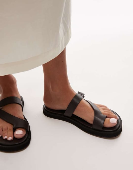 Topshop Premium Kimberley läderplatta sandal i svart - Image 2