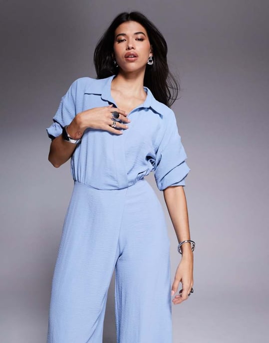 ASOS DESIGN draperad krage vidbenad jumpsuit i blått - Image 2