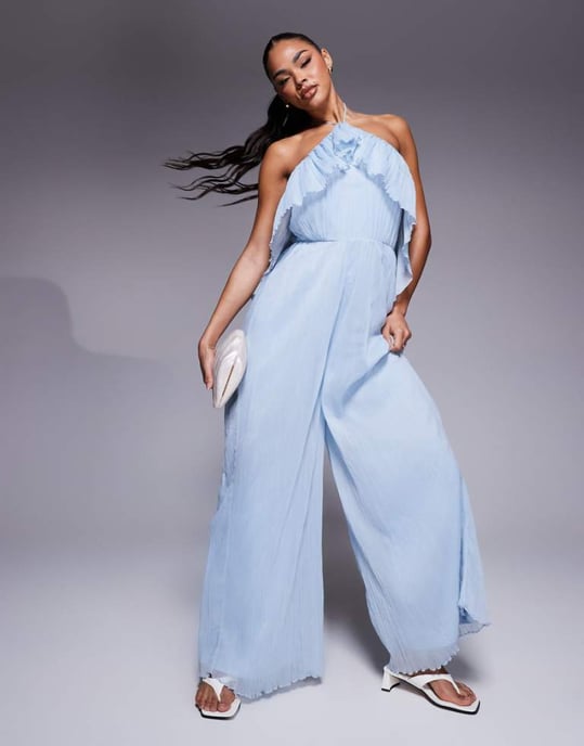 ASOS DESIGN texturerad halterneck jumpsuit med vida ben och volangdetaljer i ljusblå - Image 1
