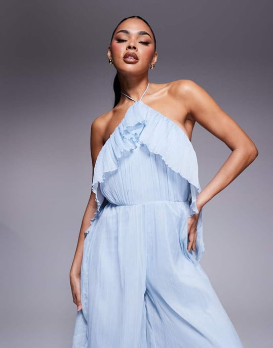 ASOS DESIGN texturerad halterneck jumpsuit med vida ben och volangdetaljer i ljusblå - Image 3