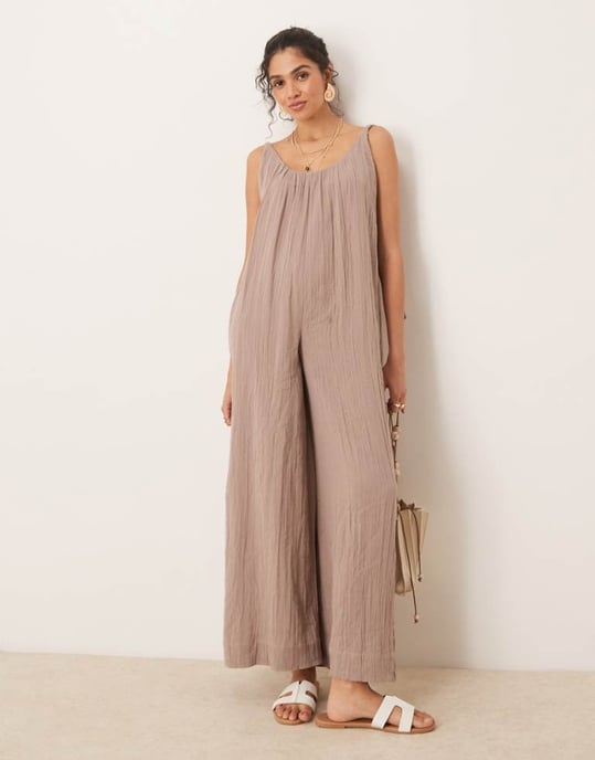 ASOS DESIGN dubbeltyg flätad slipsdetalj scoop neck byxdress i taupe - Image 1
