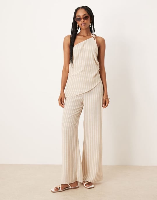 ASOS DESIGN linne jumpsuit med asymmetriska band i stenrandig - Image 1