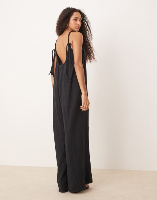 ASOS DESIGN dubbeltyg flätad knyt detaljer scoop neck jumpsuit i svart - Image 4