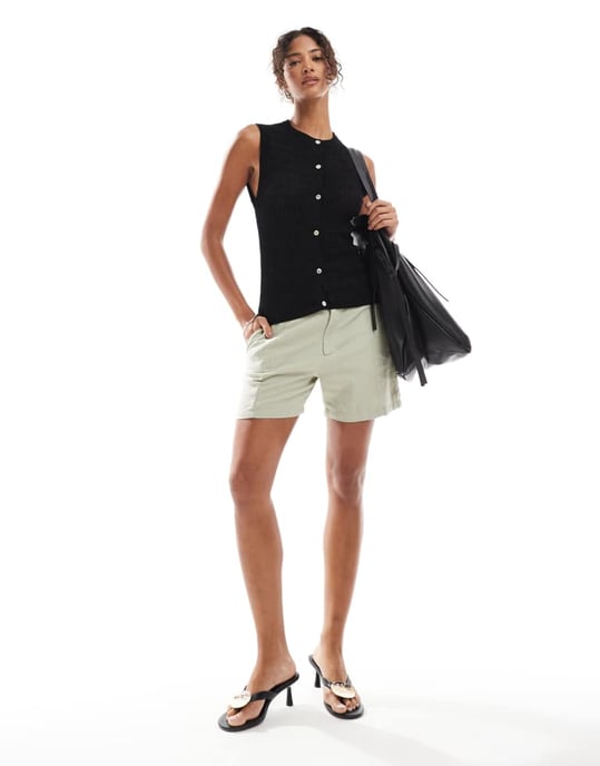 ASOS DESIGN stickad smockad knapplåst tanktop i svart - Image 2