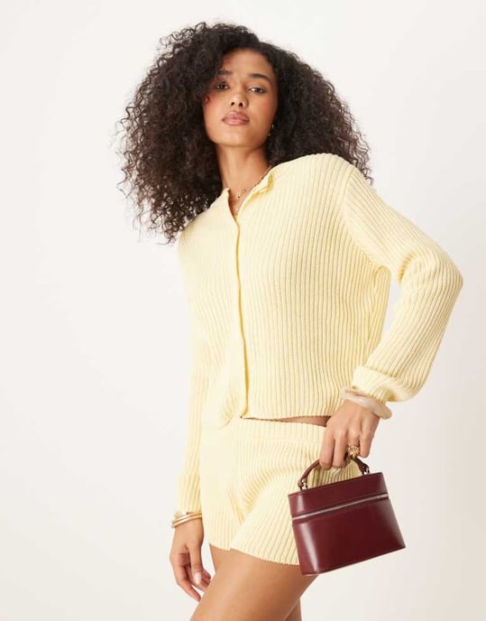 ASOS DESIGN välsittande stickad kofta i gult - Image 2