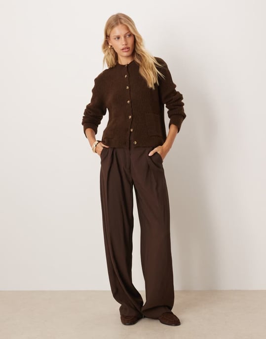 ASOS DESIGN stickad cardigan med lapplagar i ull i brunt - Image 3