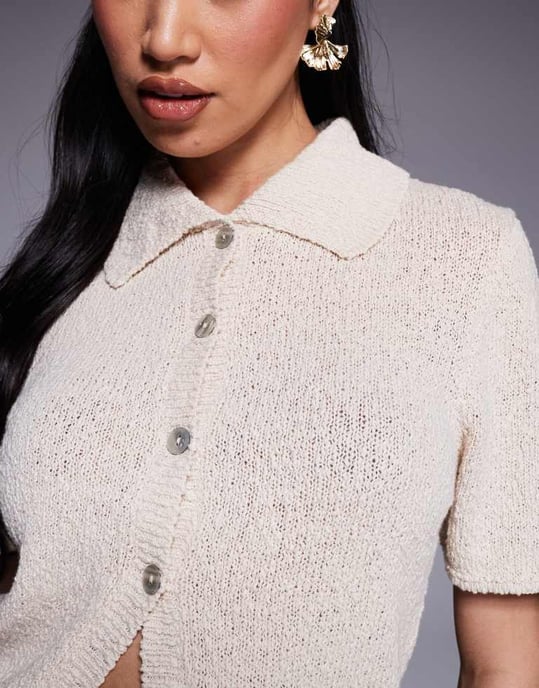 ASOS DESIGN kortärmad bouclekofta med rundad nederkant i ecru - Image 3