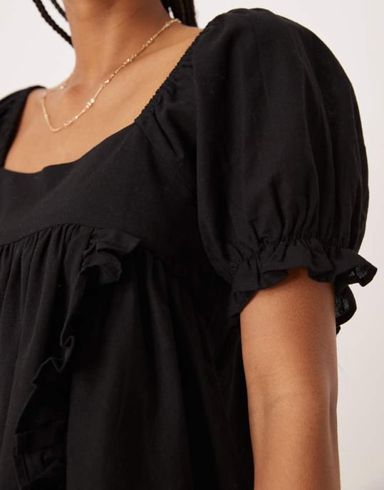 ASOS DESIGN linne babydoll playsuit med puffärmar och rosett detalj i svart - Image 4