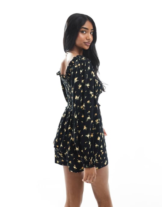 Miss Selfridge långärmad blommig jumpsuit i svart - Image 2