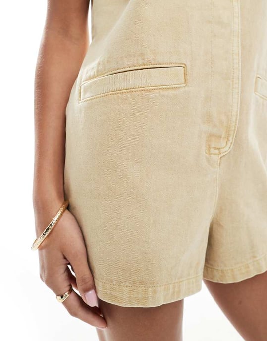 ASOS DESIGN denim ärmlös byxdress med knytning i ryggen i beige - Image 2