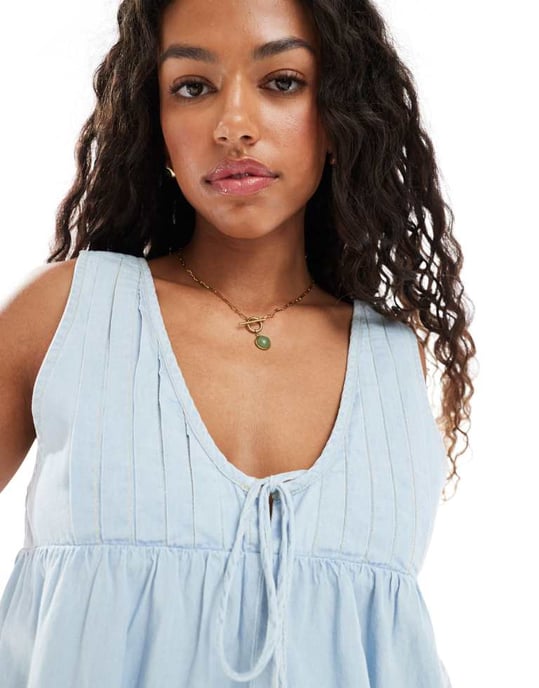 Miss Selfridge denimklänning med pinstickningar i blekt tvätt - Image 3