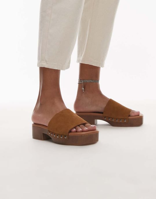 Topshop Hamilton mocka träskor med nitar i beige - Image 1