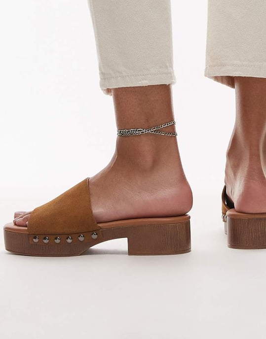 Topshop Hamilton mocka träskor med nitar i beige - Image 4