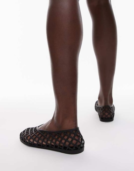 Topshop Halo burformad gelésko i svart - Image 4