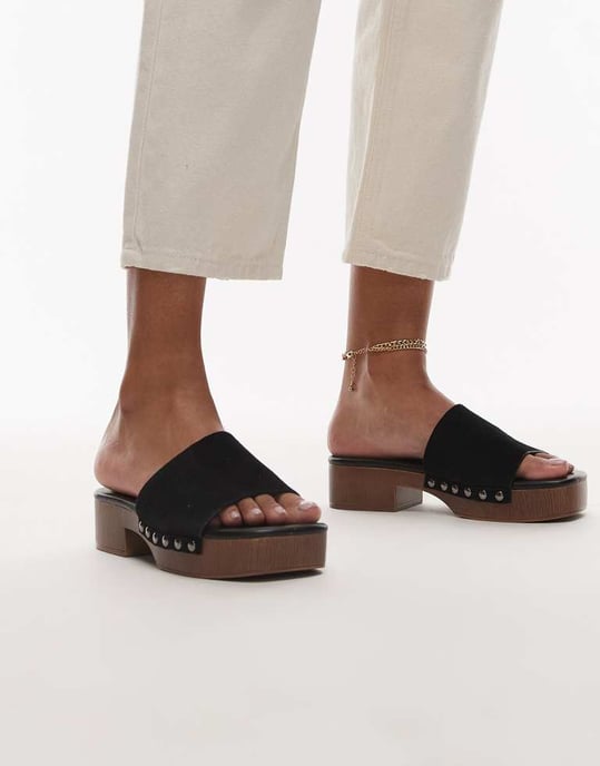Topshop Hamilton mocka klackskor med nitar i svart - Image 4
