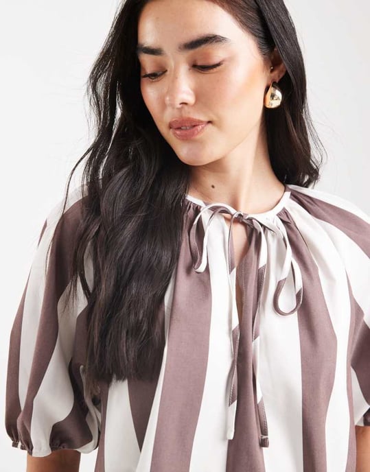ASOS DESIGN puffärmsblus med knytdetalj i randig mönster - Image 4