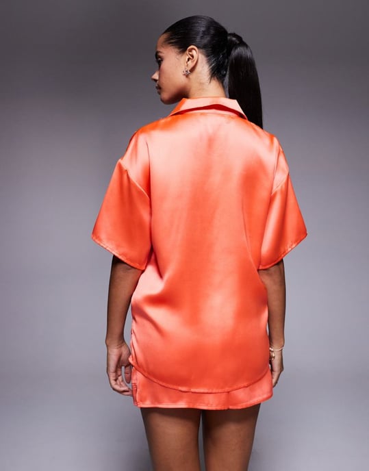 ASOS DESIGN kortärmad satin matchande skjorta i korall - Image 4