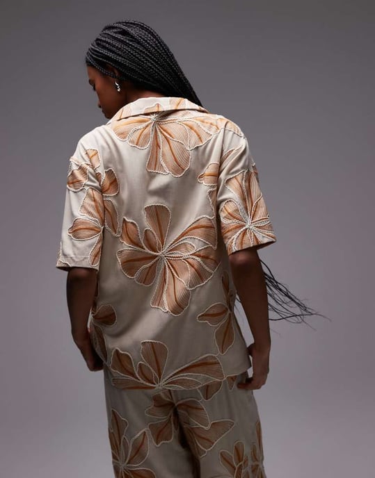 Topshop samordnad resortskjorta i naturlig blommig söm - Image 4