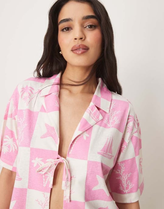 ASOS DESIGN linne-look skjorta med revers i koord med rosa skaltryck - Image 4