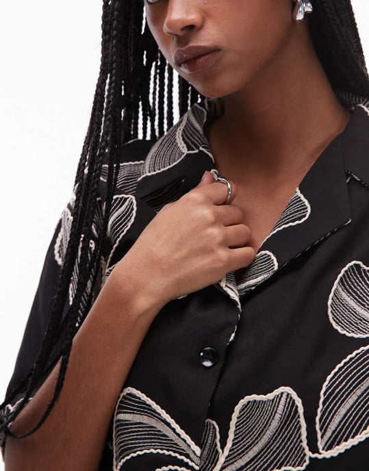 Topshop koord monofloral texturerad resortskjorta i svart - Image 3
