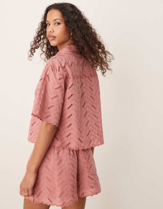 ASOS DESIGN geo broderie sk shirt set i rosé - Image 4