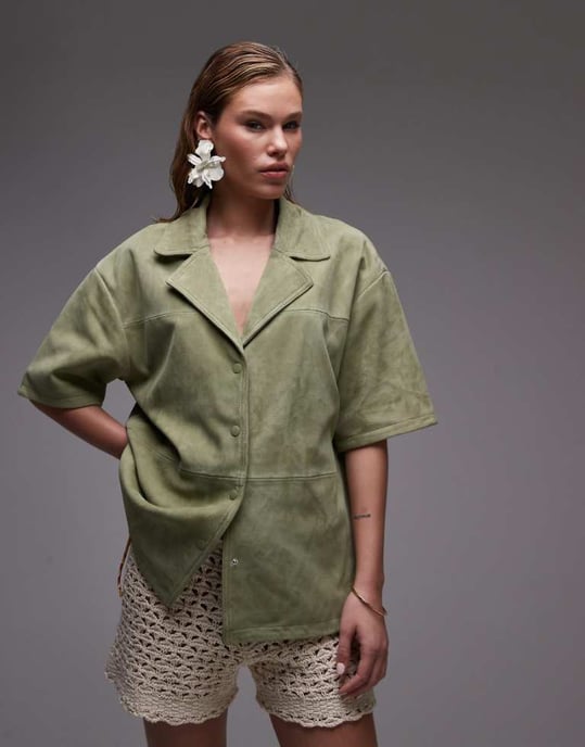 Topshop samordnad äkta mocka resortskjorta i khaki - Image 1