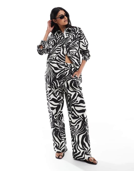 ASOS DESIGN oversized linne-look skjorta i delad zebra-mönster - Image 1