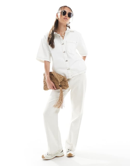 ASOS DESIGN denim skjorta med kort ärm och ficka i ecru - Image 1
