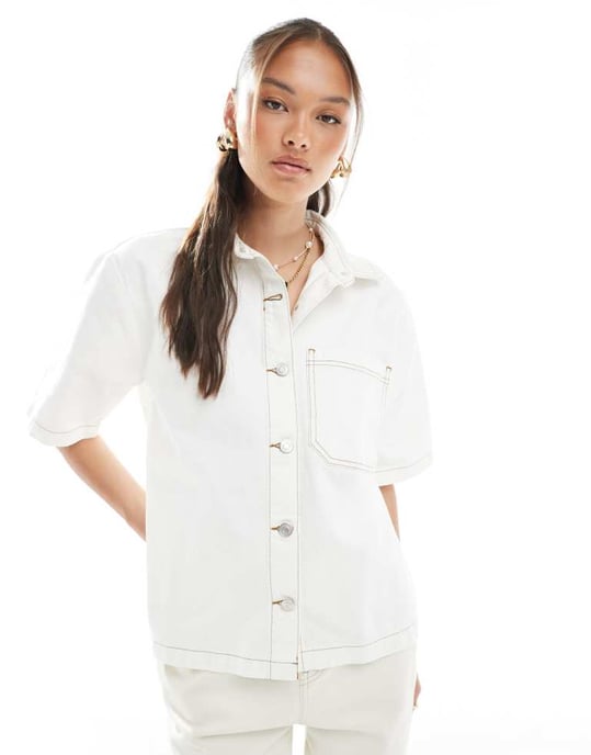 ASOS DESIGN denim skjorta med kort ärm och ficka i ecru - Image 2