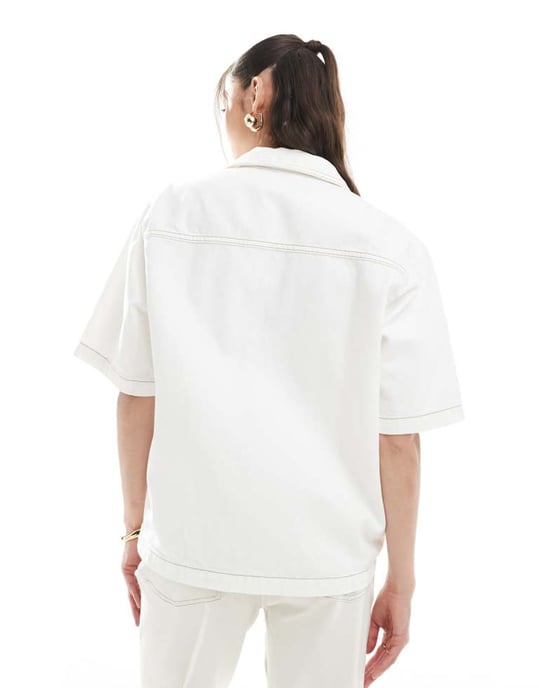 ASOS DESIGN denim skjorta med kort ärm och ficka i ecru - Image 4