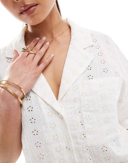 ASOS DESIGN broderad krage koordinerad skjorta i krämfärg - Image 3