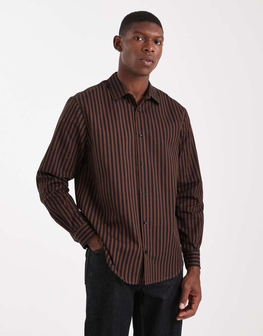 ASOS DESIGN regular fit randig skjorta i brunt - Image 1