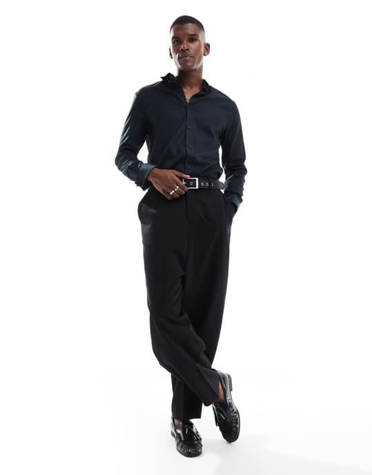 ASOS DESIGN formell lättstruken slim twill skjorta med manschettdetalj i svart - Image 3