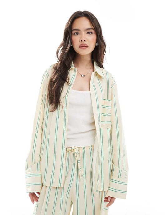 ASOS DESIGN oversized skjorta i bomullspoplin med kontrasterande randdetaljer - Image 4