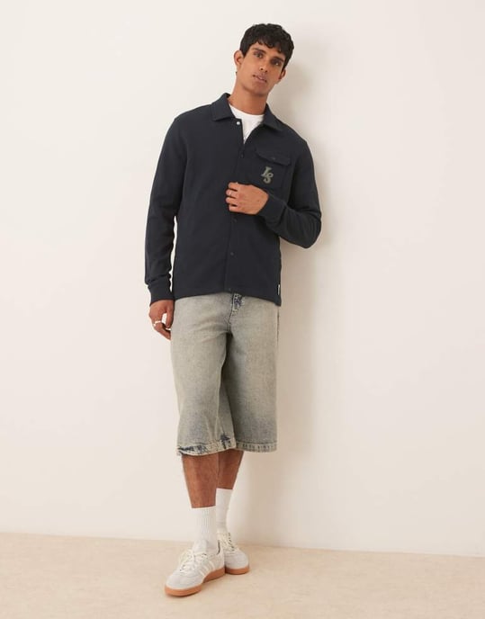 Lyle & Scott Emblem Loopback Overskjorta i marinblå - Image 2