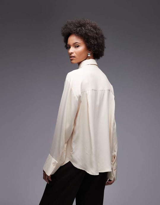ASOS DESIGN satin stor skjorta med slips i stensort - Image 4