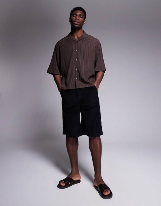 ASOS DESIGN boxig oversized texturerad skjorta i brunt - Image 2