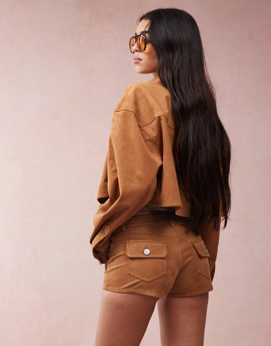 Monki co-ord faux suede skjorta med västern detaljer i beige - Image 4
